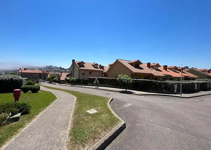 Chalet Adosado En Exclusiva Urbanizacion